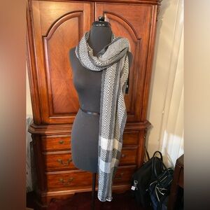 Black and White Geometric Scarf